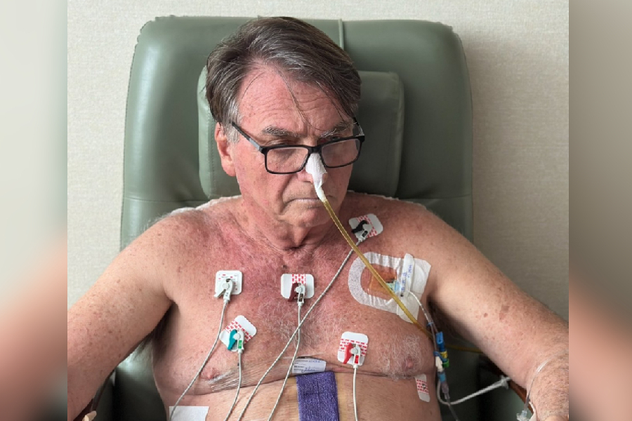 ‘previsao-e-ficar-mais-uma-semana-aqui,-no-minimo’,-diz-bolsonaro-sobre-internacao