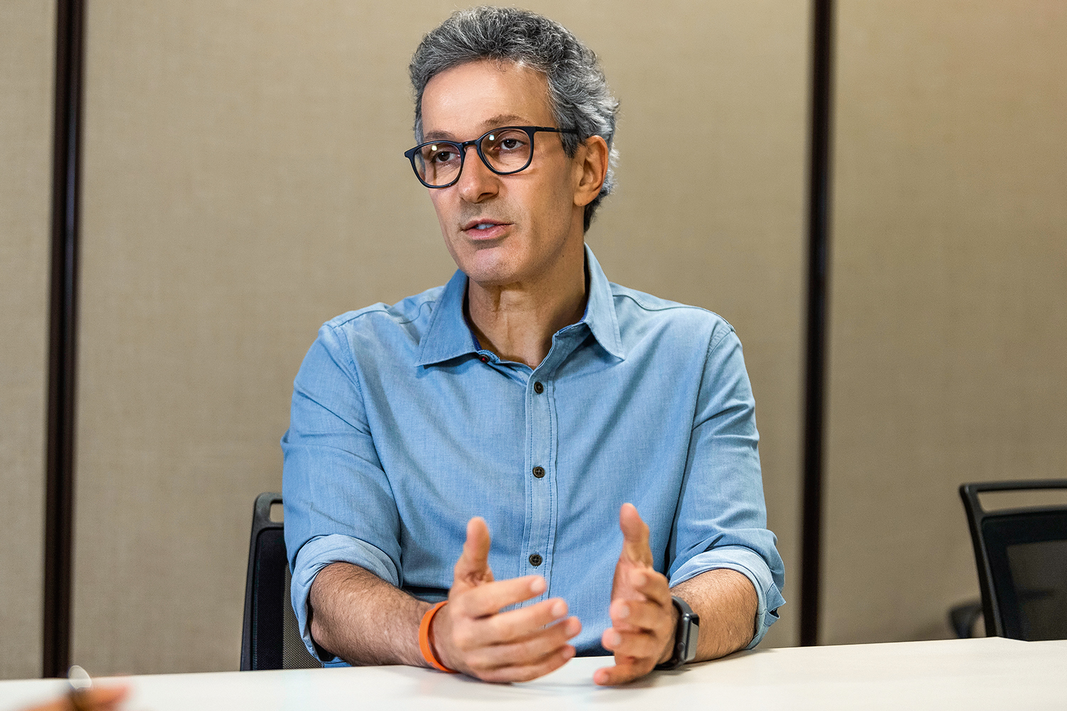 zema-lamenta-morte-de-brasileira-em-vulcao:-‘faltou-apoio’