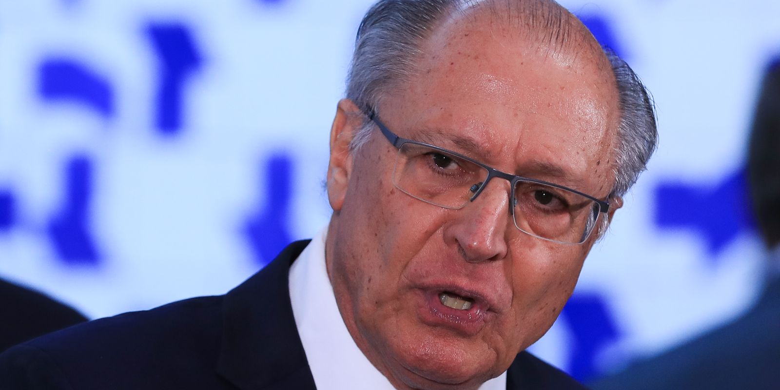 falha-em-aviao-adia-retorno-de-alckmin-ao-brasil