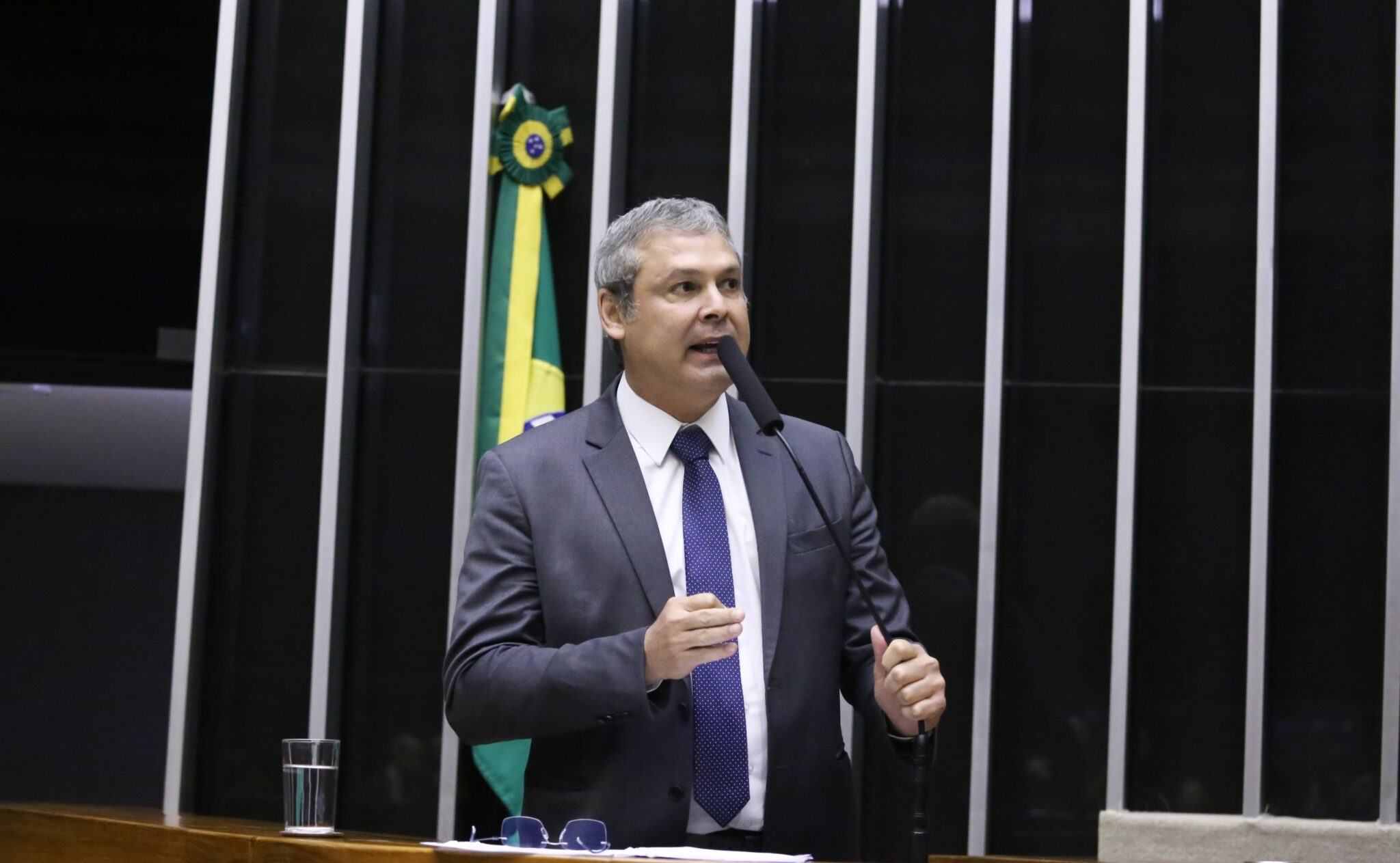 lider-do-pt-critica-postura-de-tarcisio-em-ato-na-paulista-sobre-anistia
