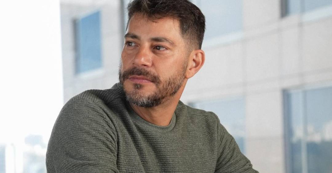 evaristo-costa-expoe-momentos-desconfortaveis-por-causa-de-doenca