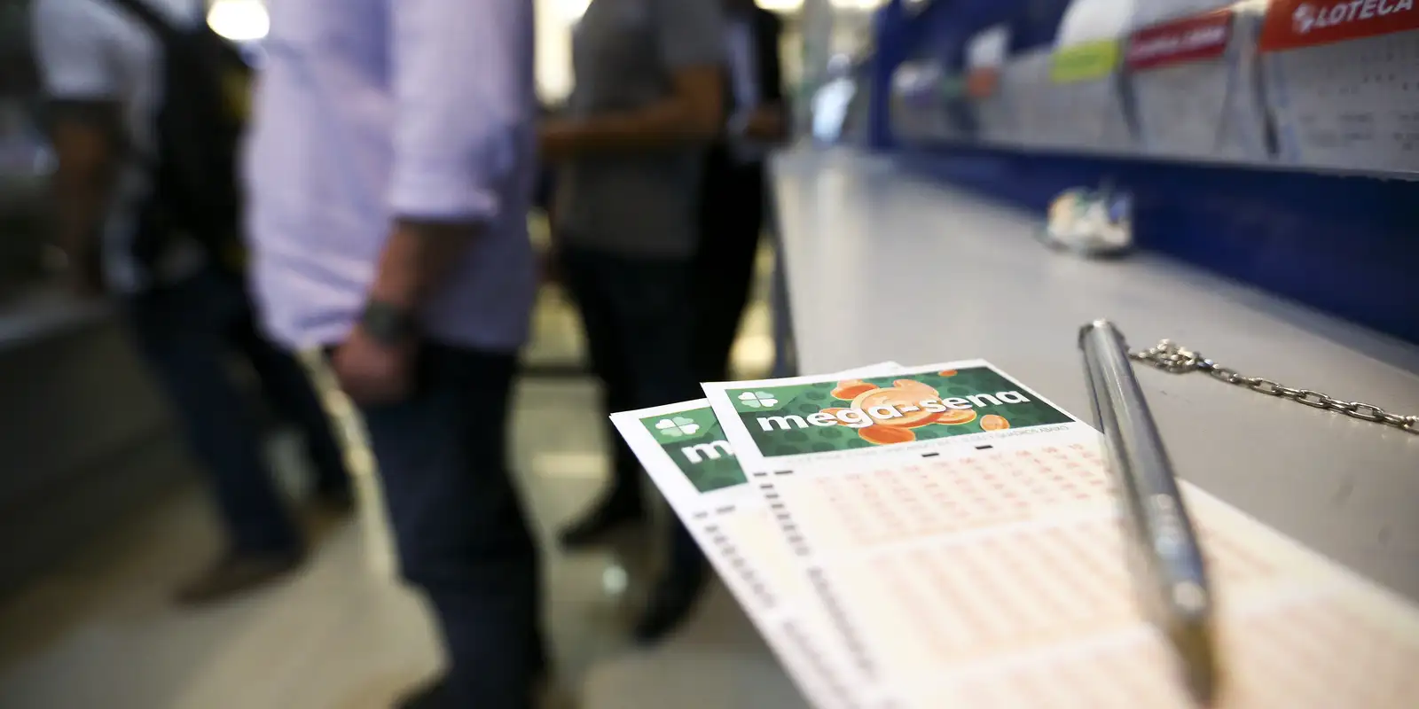 mega-sena-acumula-e-premio-principal-vai-para-r$-12-milhoes