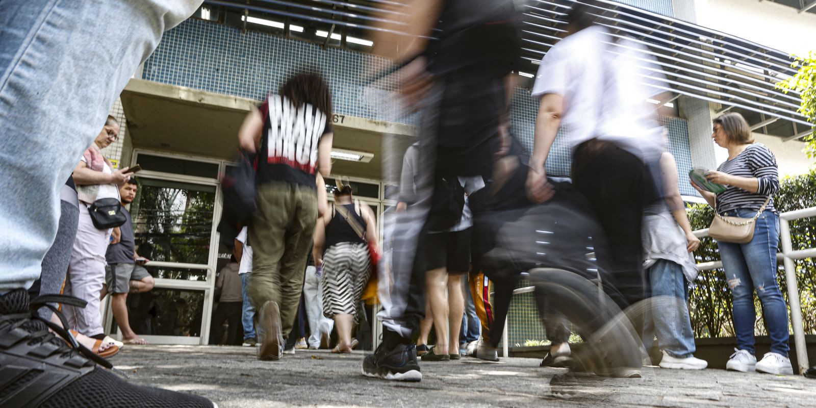 cnu-2025:-mais-de-760-mil-candidatos-fazem-as-provas-objetivas-hoje