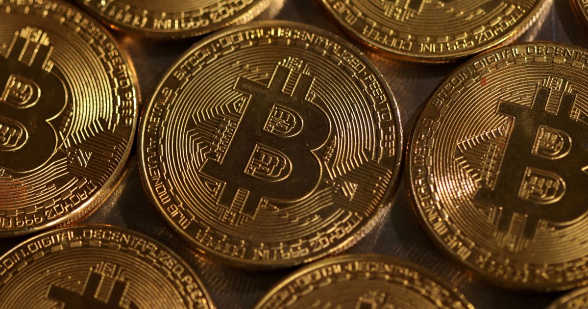 bitcoin-despenca-ao-menor-nivel-em-7-meses-com-fuga-de-ativos-de-risco
