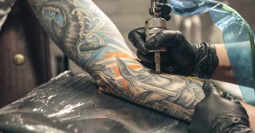 o-que-se-sabe-sobre-a-relacao-entre-tatuagens-e-o-cancer-de-pele