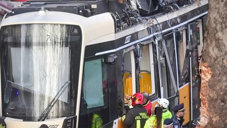 bonde-descarrila-em-milao-e-deixa-ao-menos-um-morto-e-20-feridos