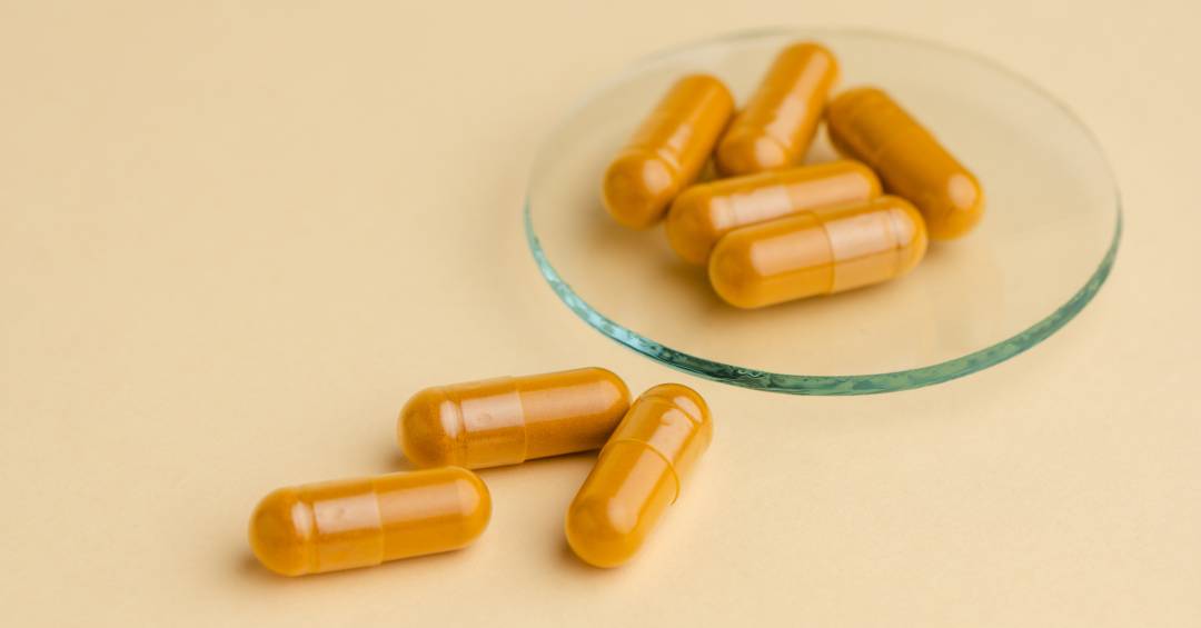 medicamentos-e-suplementos-de-curcuma-podem-trazer-riscos;-entenda