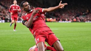 liverpool:-slot-ve-alexander-isak-como-solucao-apos-grave-lesao-de-ekitike