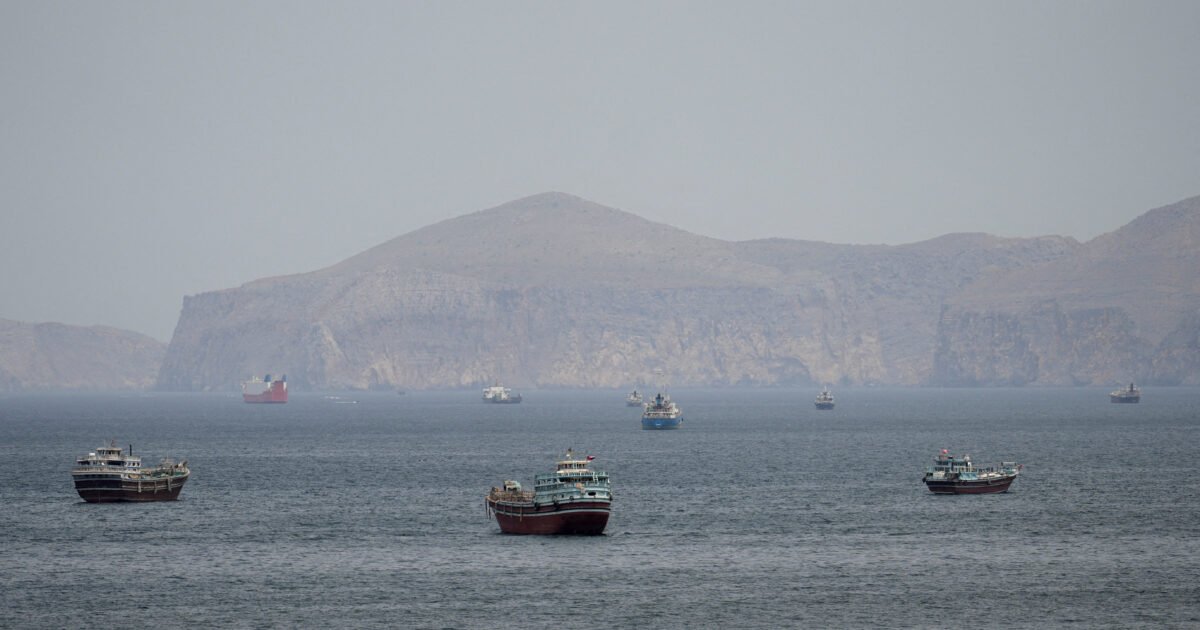 ira-reforca-controle-de-ormuz-apos-eua-suspenderem-novos-ataques