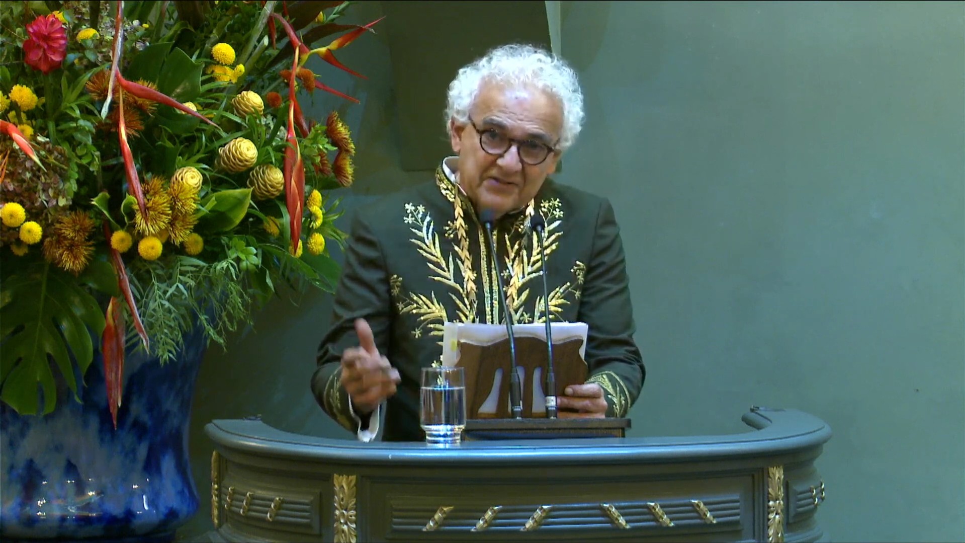 escritor-milton-hatoum-toma-posse-na-academia-brasileira-de-letras