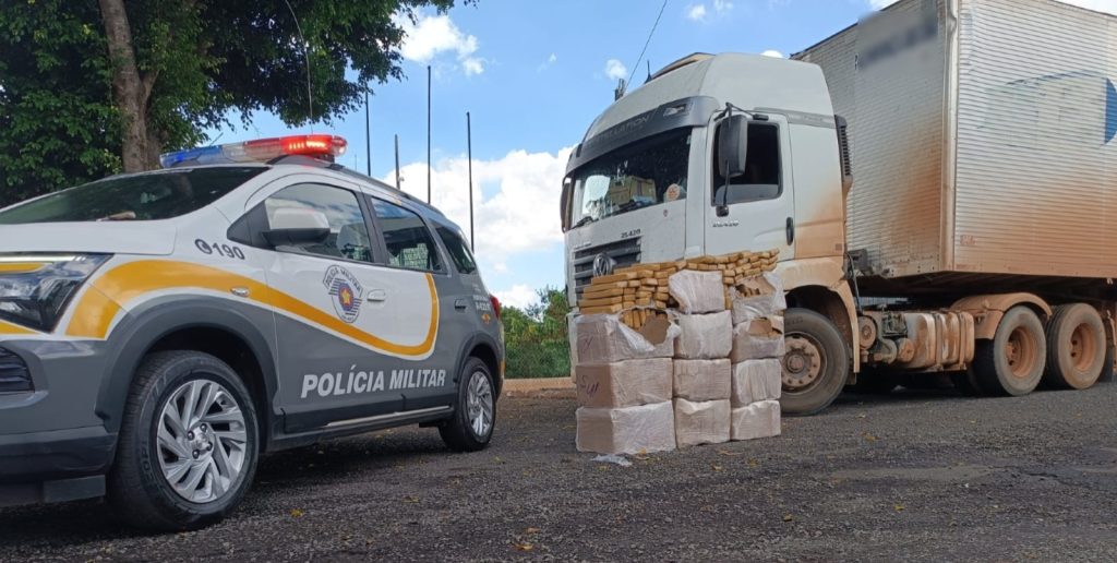 PM RODOVIÁRIA APREENDE MAIS DE 440 KG DE MACONHA EM CAMINHÃO NO INTERIOR DE SP pm-rodoviaria-apreende-mais-de-440-kg-de-maconha-em-caminhao-no-interior-de-sp