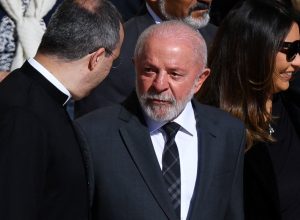 ‘quisera-deus-que-o-proximo-papa-seja-igual-a-francisco’,-diz-lula-apos-funeral