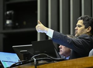 alcolumbre-celebra-avanco-em-estudos-sobre-petroleo-na-margem-equatorial