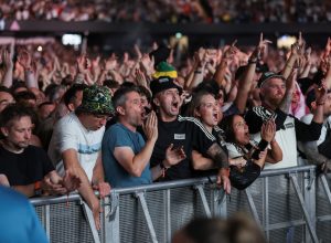 fas-de-oasis-batem-recorde-de-consumo-de-cerveja…-mas-como-e-no-brasil,-no-country-e-no-pop?