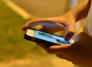 o-discurso-do-rei:-o-mundo-de-ilusoes-da-vida-virtual