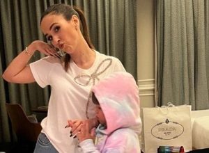 tata-werneck-chora-ao-citar-ausencia-na-rotina-da-filha:-“muito-culpada”