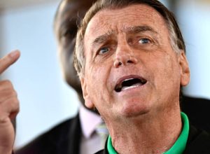 bolsonaro-deve-ser-submetido-a-procedimento-para-lesoes-de-pele;-entenda