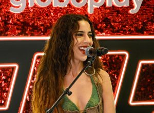 the-town:-sem-palco-oficial,-marina-sena-se-vira-em-show-de-stand