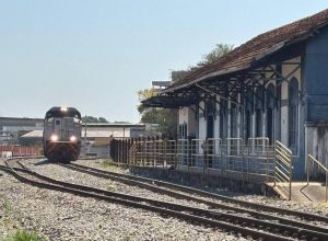 invasoes-de-veiculos-ameacam-seguranca-em-ferrovias-em-minas-gerais;-veja