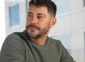 evaristo-costa-expoe-momentos-desconfortaveis-por-causa-de-doenca