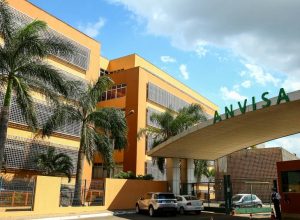 anvisa-proibe-oito-produtos-para-cabelo:-veja-quais-sao