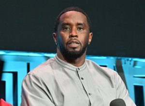 p.-diddy-e-ameacado-com-arma-improvisada-na-prisao,-diz-amigo