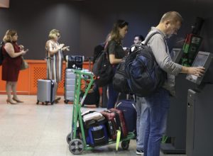 camara-barra-cobranca-de-bagagem-de-mao-e-despachada-em-voos
