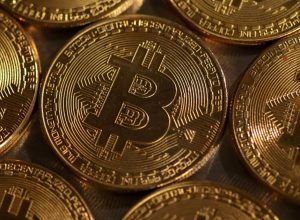 bitcoin-despenca-ao-menor-nivel-em-7-meses-com-fuga-de-ativos-de-risco