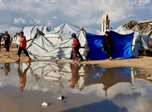 deslocados-‘tremem-de-frio-e-medo’-com-chuvas-em-gaza