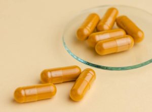 medicamentos-e-suplementos-de-curcuma-podem-trazer-riscos;-entenda