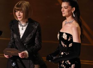 oscar-2026:-anne-hathaway-e-anna-wintour-fazem-ode-a-“o-diabo-veste-prada”