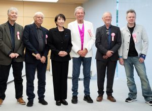 ‘voce-e-meu-deus’,-diz-primeira-ministra-do-japao-ao-baterista-da-banda-britanica-deep-purple-durante-encontro-com-o-grupo