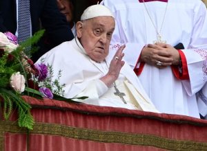 papa-francisco-aparece-no-domingo-de-pascoa-e-da-bencao-aos-fieis