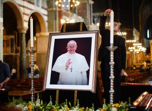 o-que-pode-ter-causado-derrame-que-levou-a-morte-do-papa-francisco